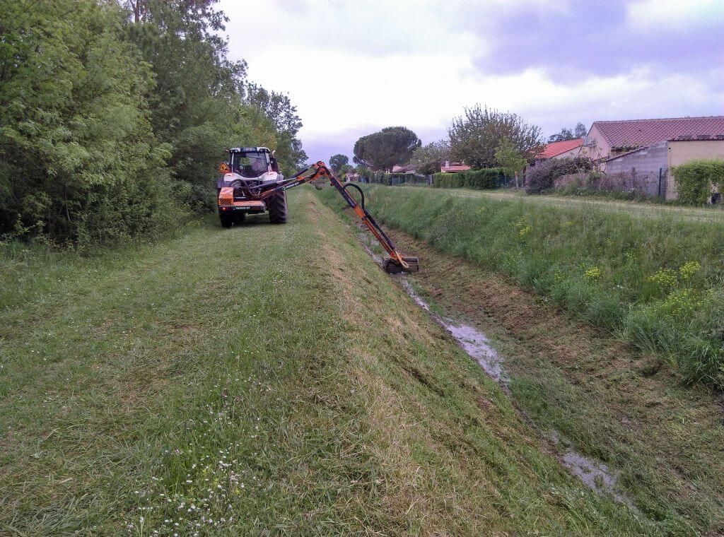 Toulouse, Fauchage de fossé, Castelginest.jpg