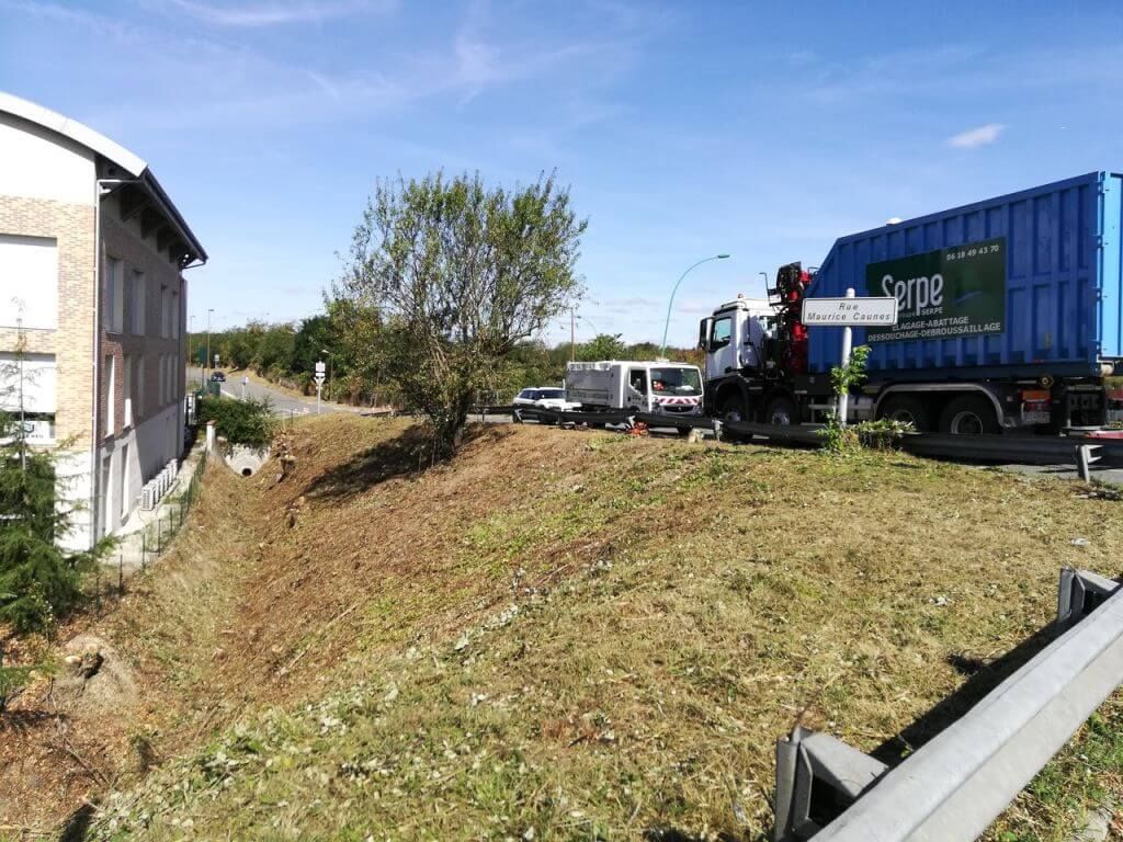 Toulouse, Débroussaillage talus, rue Caunes, Carrousel.jpeg